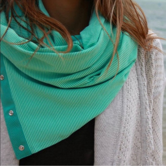 Lululemon Green Striped Vinyasa Scarf - Picture 3 of 9